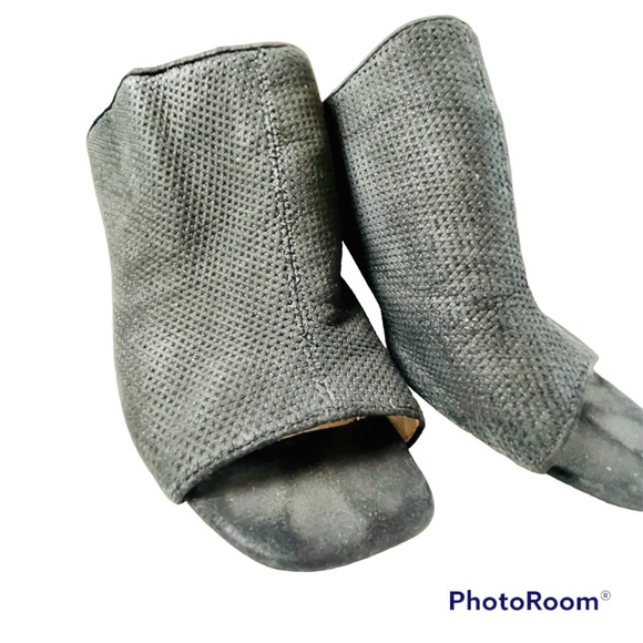 Kenneth Cole Kammie Suede Mules Black 6M - Picture 2 of 6